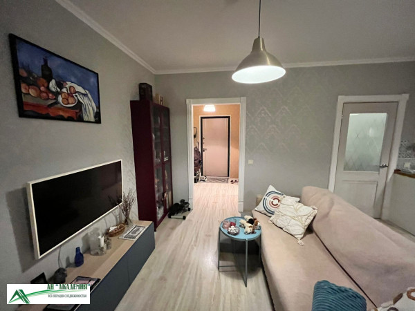 Продать 2-комнатную квартиру, Ветеранов, 6